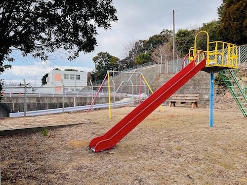 新屋第二チビッコ広場　すべり台
