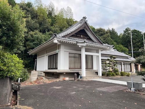慈恩寺と新屋集会所