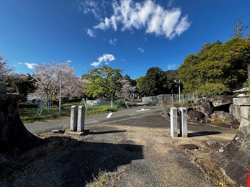 八幡神社石灯篭から