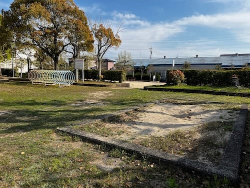 半ノ木公園 砂場と輪くぐり