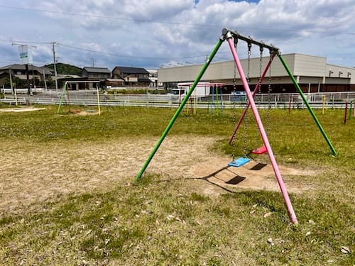 東大塚児童遊園地 ブランコからゲンキー