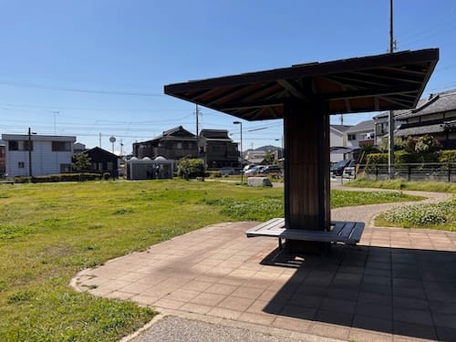 本町公園　バーゴラ一体型ベンチ