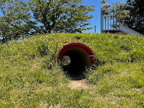 府相公園　土管の山
