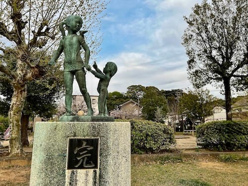 記念碑「完」：33.77haの壮大な物語を締めくくる絆