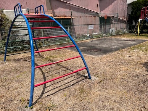 勝川児童遊び場　遊具の工場