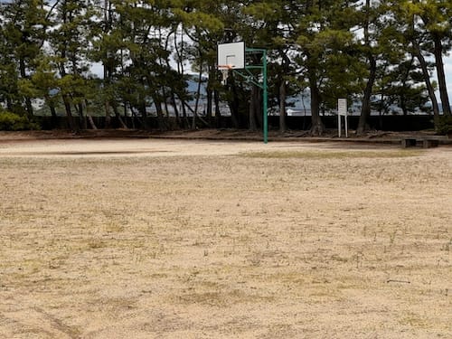 北浜公園　北側広場のバスケットゴール