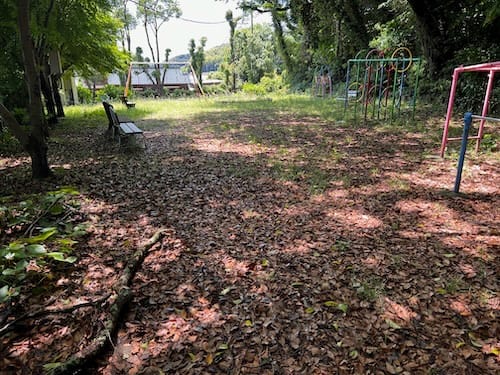 鞍掛児童遊び場 広場