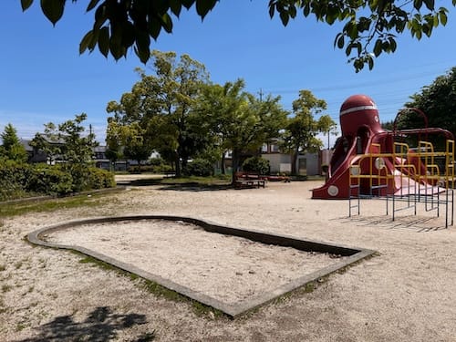 前田公園 砂場とタコの山