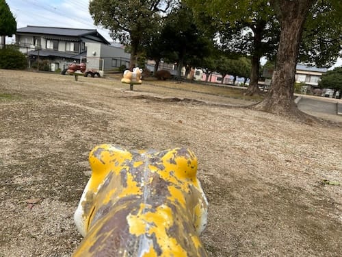 丸戸公園 トラのプレイスカルプチャーとロッキングアニマル