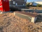 松前公園　防災機能付きベンチと自販機