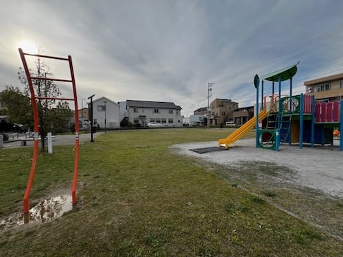 港町東公園 ぶら下がり健康遊具と園内