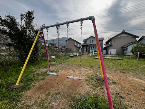 中岡チビッコ広場　ブランコ