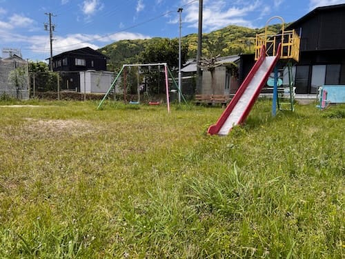 西迫児童遊園地 すべり台、ブランコ