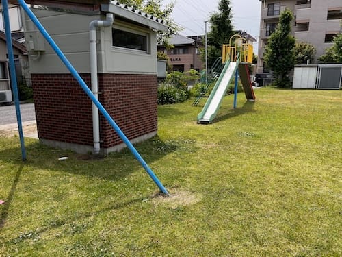 トイレとすべり台