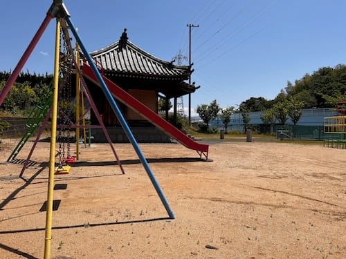 ブランコと庚申堂