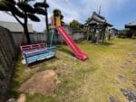 利生院チビッコ広場　遊具と手水舎