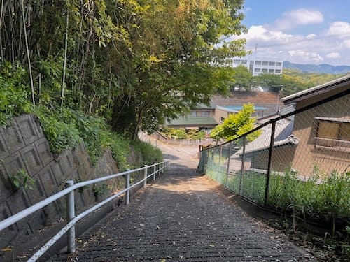 竹谷団地　公園までの急坂