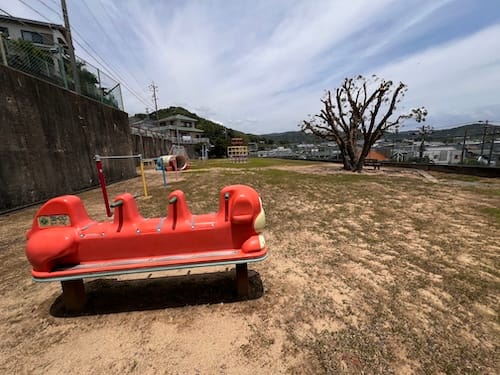 産子山児童遊び場　ばんびー号