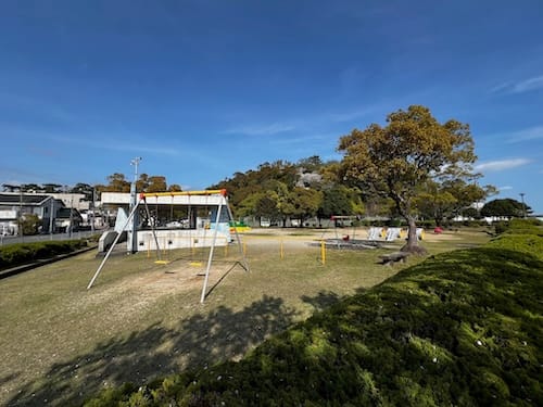 若宮公園 遊具と東屋