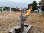 薮田公園　水飲み場とすべり台