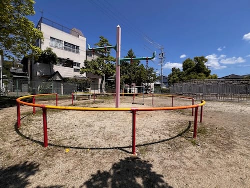 薮田公園　ブランコ