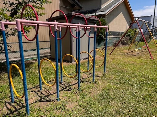 油井児童遊園地 遊具輪くぐり