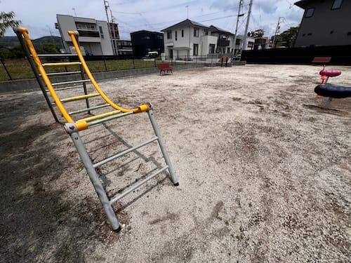 大門公園　雲梯と広場