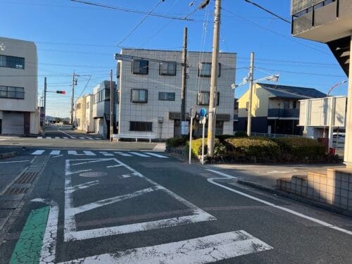 三谷緑地帯　市道三谷小学校側から