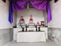 石像観音堂　観音像と大師像