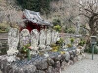 石雲寺境内の石仏