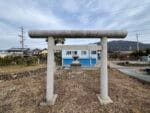 社口神社　鳥居と社祠