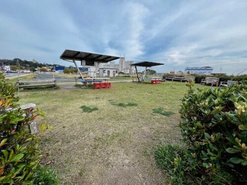 竹島ベイパーク　ベンチとパーゴラ