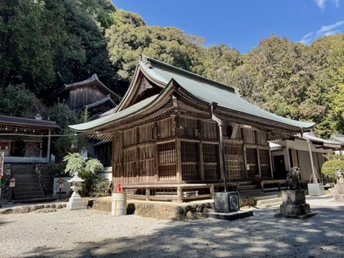 御油神社：踊山の常夜灯