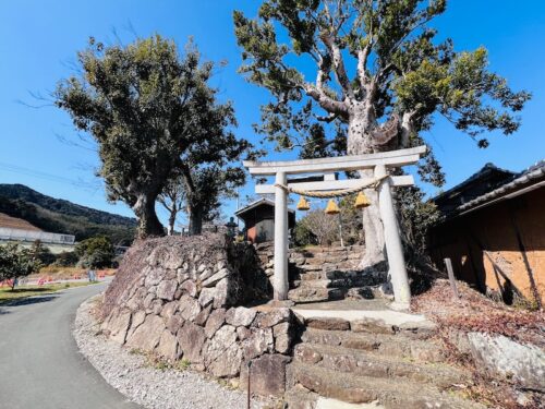 稲葉神社：境界を守る塞の神と美しい童子の伝説