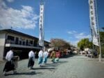 菟足神社境内の神事行列
